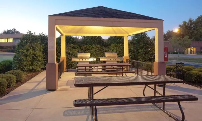 Picnic and BBQ area at Sonesta Simply Suites Plano Frisco.