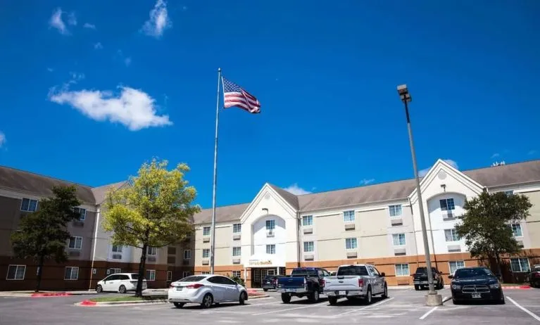 Parking area at Sonesta Simply Suites Austin South.