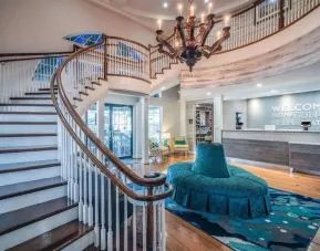 Lobby and coworking lounge at Hampton Inn & Suites Amelia Island-Historic Harbor Front.