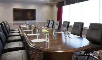 Meeting room with natural light at DoubleTree By Hilton Lisle-Naperville.