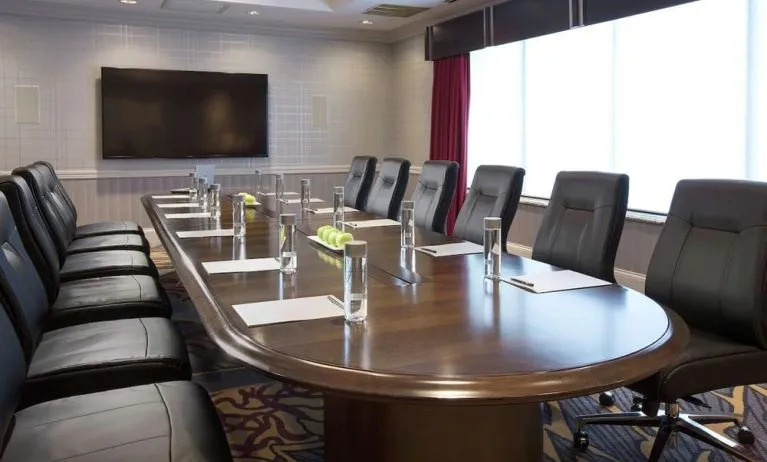 Meeting room with natural light at DoubleTree By Hilton Lisle-Naperville.