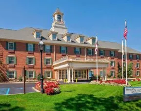 Exterior and parking area at Sonesta Select Tinton Falls Eatontown.