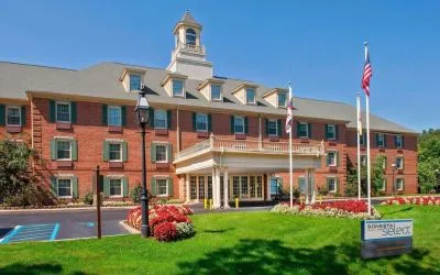 Exterior and parking area at Sonesta Select Tinton Falls Eatontown.