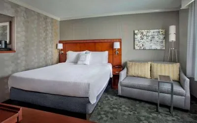 King bed at Sonesta Select Tinton Falls Eatontown.