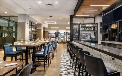 Dining area with comfortable seating at Sonesta Columbus Downtown.