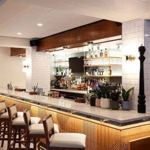 On-site bar at The Shelburne Sonesta New York.