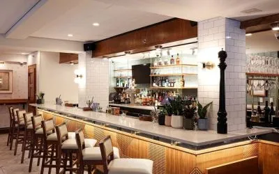 On-site bar at The Shelburne Sonesta New York.