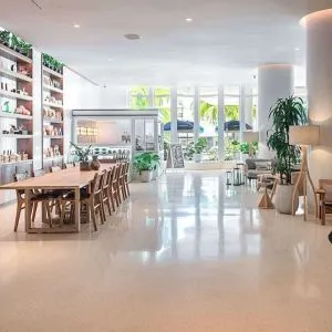 Lobby lounge and workspace, perfect for coworking at Nautilus Sonesta Miami Beach.