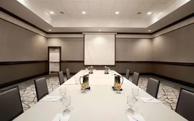 Professional meeting room at Embassy Suites By Hilton San Francisco Airport Waterfront.