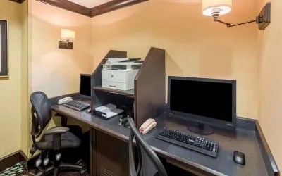 Business center with computers, printer and ergonomic chairs 	at Sonesta ES Suites Atlanta - Perimeter Center.
