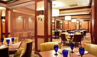 Dining area at Sonesta Atlanta Airport North.