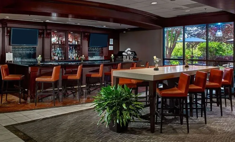 Hotel bar and lounge area at Sonesta Atlanta Airport North.