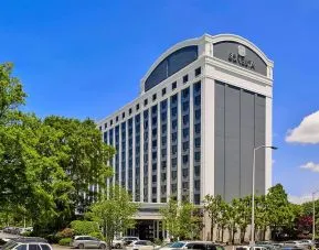 Exterior view and parking area at Sonesta Atlanta Airport North.