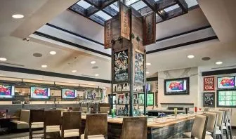 Dining area at Sonesta Atlanta Airport South.