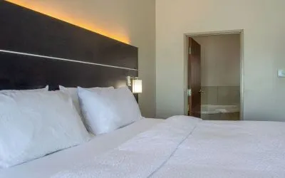 Day use room with king bed and private bathroom at Holiday Inn Express & Suites Yorkville.