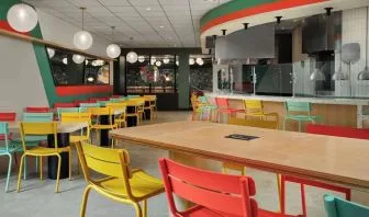 Dining area perfect for coworking at Sonesta Los Angeles Airport LAX.