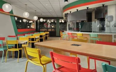 Dining area perfect for coworking at Sonesta Los Angeles Airport LAX.