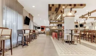 Dining area at Sonesta Anaheim Resort Area.