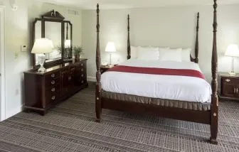 King suite at Fairbanks Inn.