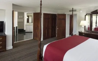 King room at Fairbanks Inn.