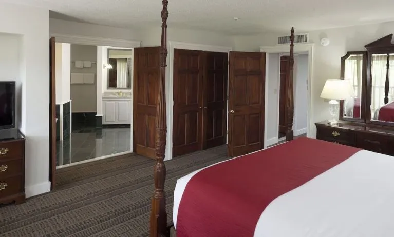King room at Fairbanks Inn.