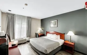 King room at Quality Inn & Suites Liberty Lake - Spokane Valley.