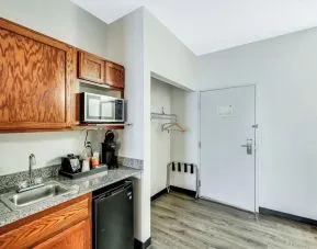 Day room with kitchen at Quality Inn & Suites Liberty Lake - Spokane Valley.