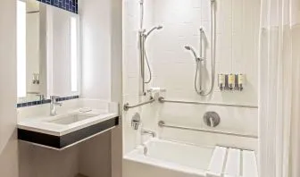 Private guest bathroom with combined shower and tub at Royal Sonesta Boston.