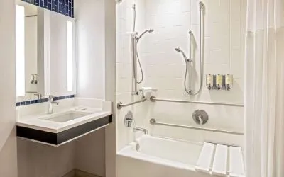 Private guest bathroom with combined shower and tub at Royal Sonesta Boston.