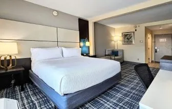 Bright and spacious day use room with workdesk at Holiday Inn Belcamp - Aberdeen Area.