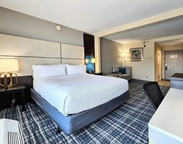 Bright and spacious day use room with workdesk at Holiday Inn Belcamp - Aberdeen Area.