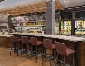 On-site restaurant and bar at Sonesta Select Seattle Bellevue Redmond.