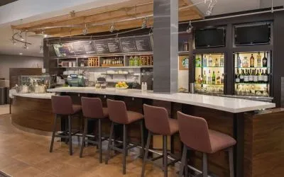 On-site restaurant and bar at Sonesta Select Seattle Bellevue Redmond.