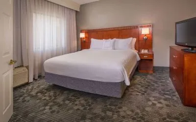 King bed at Sonesta Select Charlotte University Research Park.