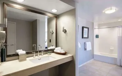 Guest bathroom with shower and tub at Hilton San Francisco Financial District.