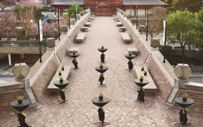 Outdoor seats at Hilton San Francisco Financial District.