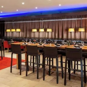 Dining area perfect for coworking at Hilton San Francisco Financial District.