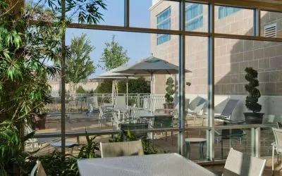 Courtyard perfect for coworking at Embassy Suites By Hilton Hampton Convention Center.