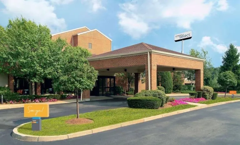 Hotel entrance at Sonesta Select Boston Milford.