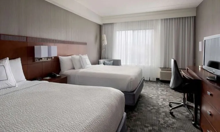 Day use twin room with workdesk and private bathroom at Sonesta Select Boston Milford.