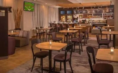 On-site restaurant at Sonesta Select Arlington Rosslyn.