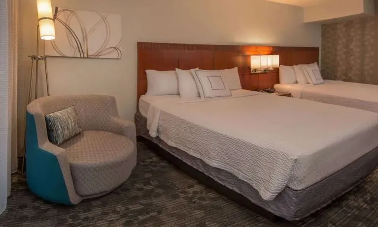 Day use twin room at Sonesta Select Arlington Rosslyn.
