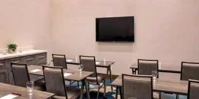Meeting room at Hilton Garden Inn NYC Financial Center/Manhattan Downtown.
