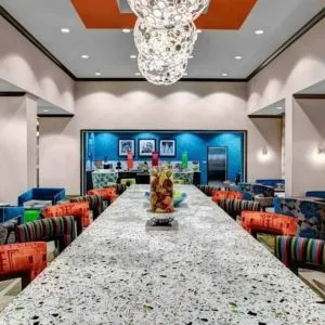 Dining area perfect for coworking at Hampton Inn & Suites By Hilton Atlanta Perimeter Dunwoody.