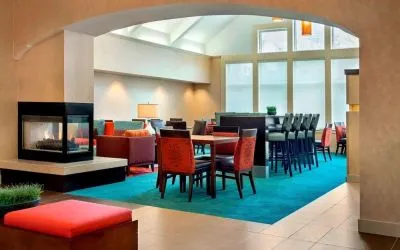 Dining area at Sonesta ES Suites Allentown Bethlehem Airport.
