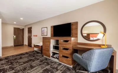Day use room's workspace at Hampton Inn & Suites Benton Harbor.