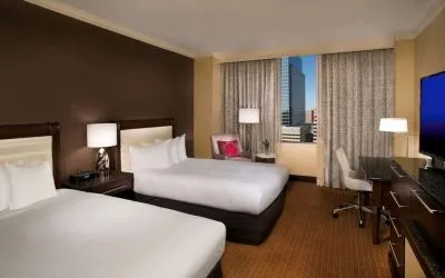 Day use twin room with workdesk at Hilton Minneapolis.