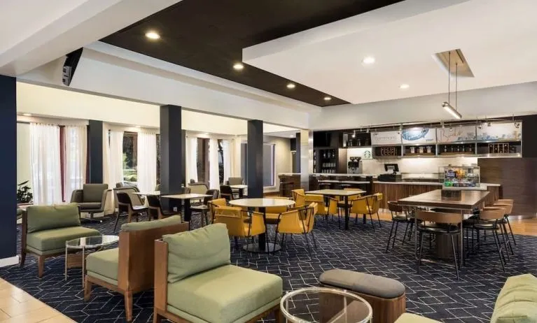 On-site restaurant with lounge seating at Sonesta Select San Jose Airport.