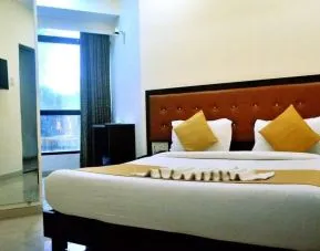 Romantic king room at THE BEST HOTEL MUMBAI.