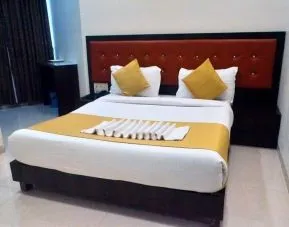 Cozy king room at THE BEST HOTEL MUMBAI.